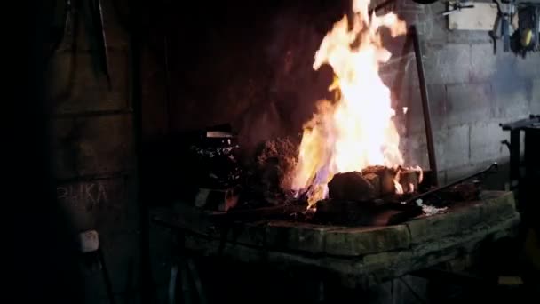 Forjar Una Llama Fuego Artesanía Herrería — Vídeos de Stock