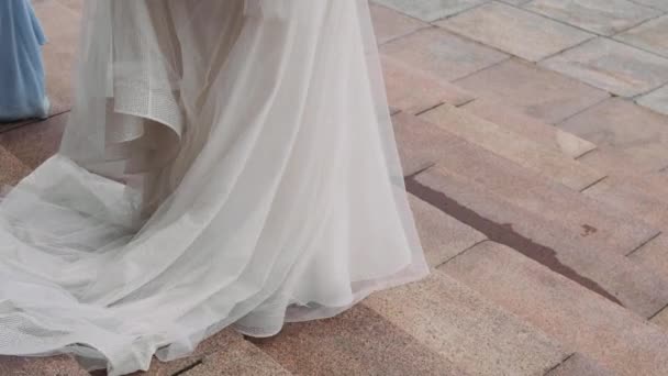 Novia Acariciando Vestido Novia — Vídeos de Stock