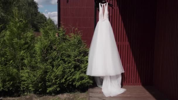 Vestido Novia Pesa Terraza — Vídeos de Stock