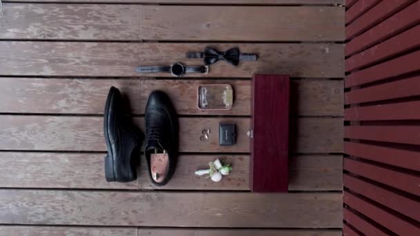 結婚式の日の装飾小さな事袖口花傘Butaniere靴 — ストック動画