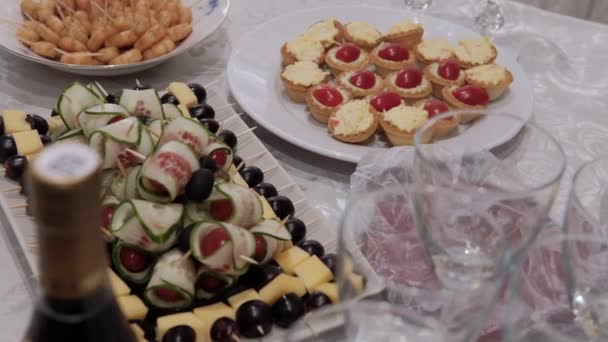 Ziyafet Masası Güzelce Servis Edildi Ziyaretçileri Bekliyor Kapatın Kutlama Şöleni — Stok video