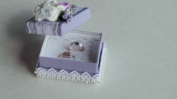 Inelele Nuntă Sunt Într Cutie Violet — Videoclip de stoc