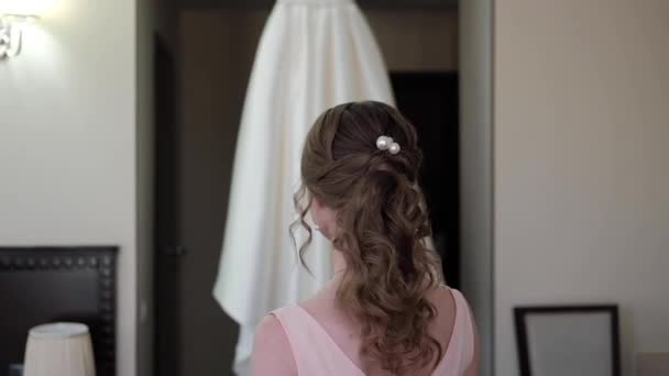新娘穿婚纱去了 — 图库视频影像