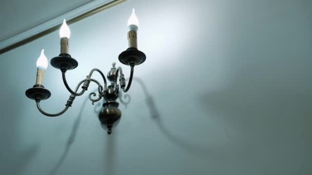Żyrandol Retro Wiszący Ciemnym Pokoju Piękna Lampa Stylu Vintage Illuminat — Wideo stockowe