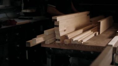 Marangozluk atölyesi, çalışma anları ve küçük şeyler.