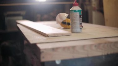 Marangozluk atölyesi, çalışma anları ve küçük şeyler.