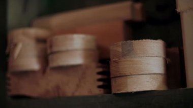 Marangozluk atölyesi, çalışma anları ve küçük şeyler.