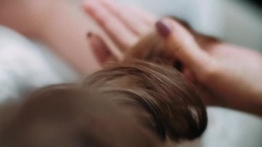 Düğün gününde kadın elleri