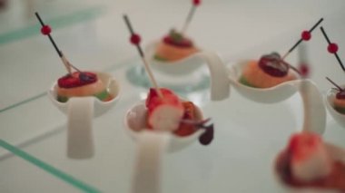 Etkinlik için abur cuburlar sırada