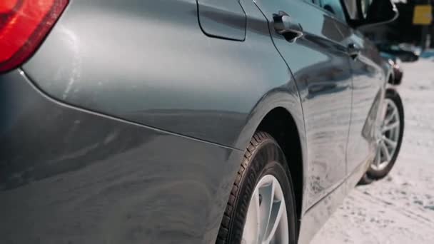 Zamknij Szczegóły Reflektorów Anonimowego Prestiżowego Luksusowego Nowoczesnego Samochodu Pojęcie Pasji — Wideo stockowe