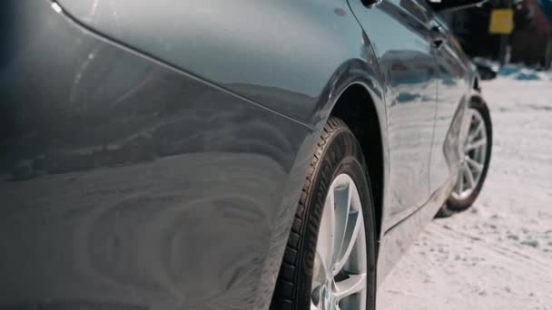 Primer Plano Los Detalles Los Faros Del Coche Anónimo Prestigioso — Vídeo de stock