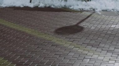 Pencerenin dışındaki kış manzarası