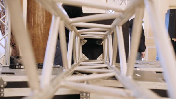Stworzenie Struktury Dla Sceny Metalowe Konstrukcje Które Instalowane Tworzenia Sceny — Wideo stockowe