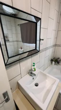 Lüks bir otelin tuvaletinde.