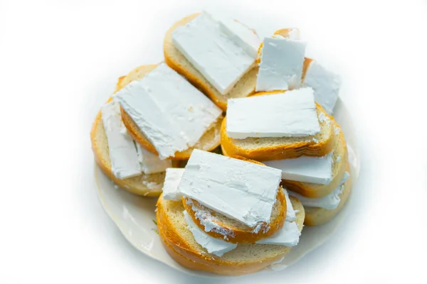 Σάντουιτς Τυρί Στο Πιάτο Που Απομονώνεται Λευκό Φόντο — Φωτογραφία Αρχείου