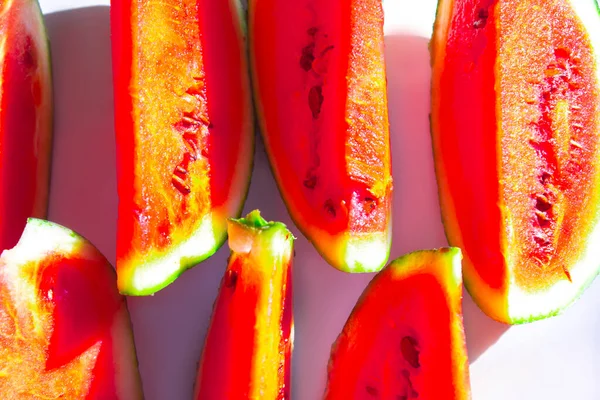 Rodajas Sandía Madura Sobre Fondo Blanco — Foto de Stock