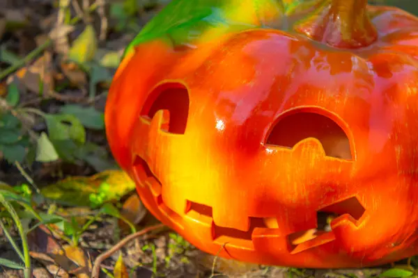 Engraçado Esculpida Abóbora Jardim Halloween Fundo — Fotografia de Stock