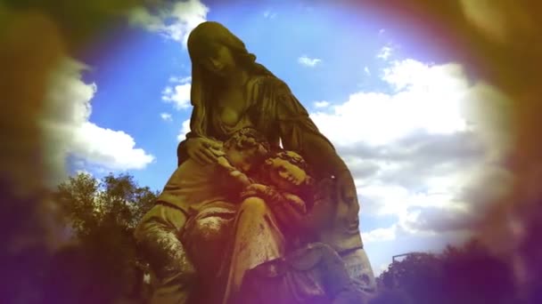 Figura Angelo Orante Una Statua Pietra Molto Antica Angelo Triste — Video Stock