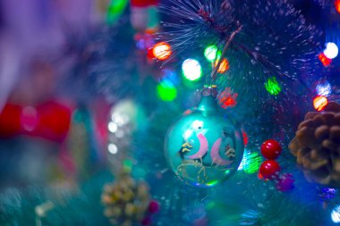 Parlak renkli Noel ağacı oyuncakları arka planı