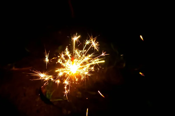 Fuegos Artificiales Bengalas Luces Bokeh Sobre Fondo Azul Oscuro —  Fotos de Stock