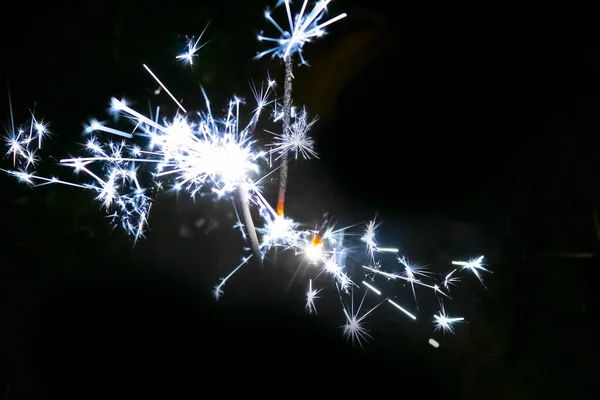 Fuegos Artificiales Bengalas Luces Bokeh Sobre Fondo Azul Oscuro —  Fotos de Stock