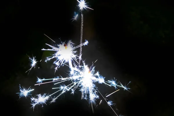 Fuegos Artificiales Bengalas Luces Bokeh Sobre Fondo Azul Oscuro —  Fotos de Stock