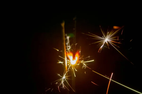 Fuegos Artificiales Bengalas Luces Bokeh Sobre Fondo Azul Oscuro —  Fotos de Stock