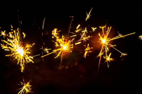 Feuerwerk Wunderkerzen Und Bokeh Lichter Auf Dunkelblauem Hintergrund — Stockfoto