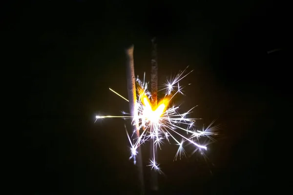 Fuegos Artificiales Bengalas Luces Bokeh Sobre Fondo Azul Oscuro —  Fotos de Stock