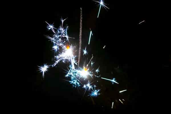 Fuegos Artificiales Bengalas Luces Bokeh Sobre Fondo Azul Oscuro —  Fotos de Stock