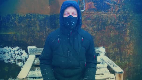 Férfi Védő Maszk Nehéz Hóesés — Stock videók