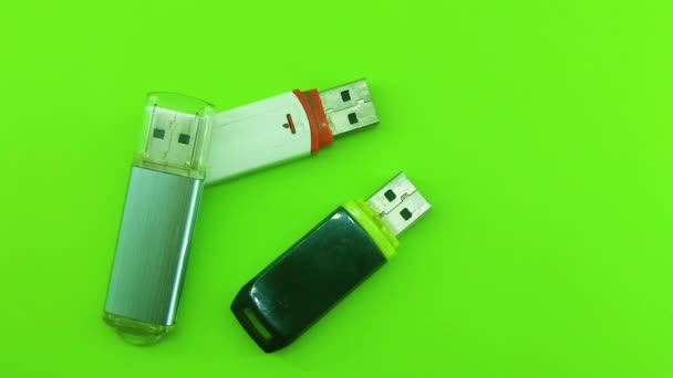 Yeşil Arkaplanda Usb Bilgisayar Flaş Kartları Belleği — Stok video