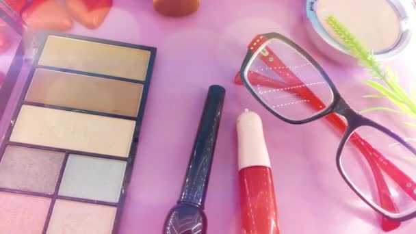 Diferentes Cosméticos Acessórios Maquiagem Fundo Rosa Azul Make Beauty Fashion — Vídeo de Stock