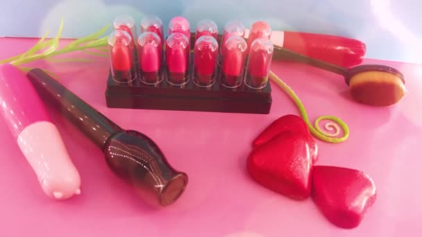 Diferentes Cosméticos Maquillaje Accesorios Fondo Rosa Azul Make Beauty Fashion — Vídeos de Stock