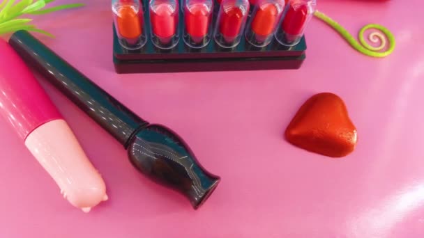 Diferentes Cosméticos Acessórios Maquiagem Fundo Rosa Azul Make Beauty Fashion — Vídeo de Stock