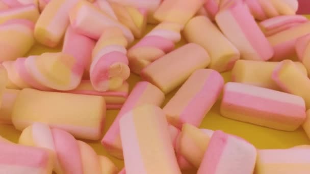 Marshmallows Sullo Sfondo Rosa Primo Piano — Video Stock