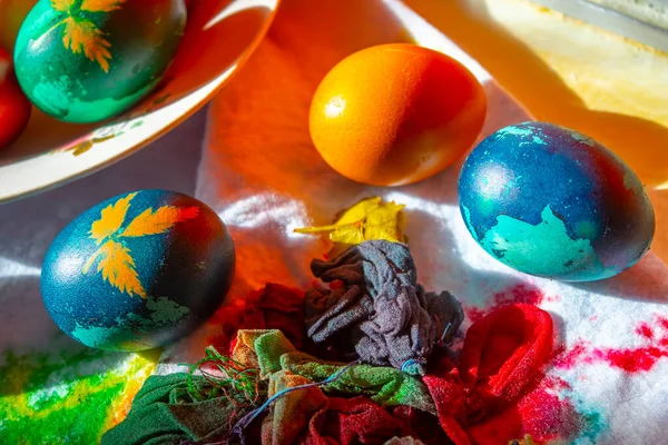 Traditional Easter Eggs Dyed Leaves Light Easter Holiday Religious Traditions — Stock Photo, Image