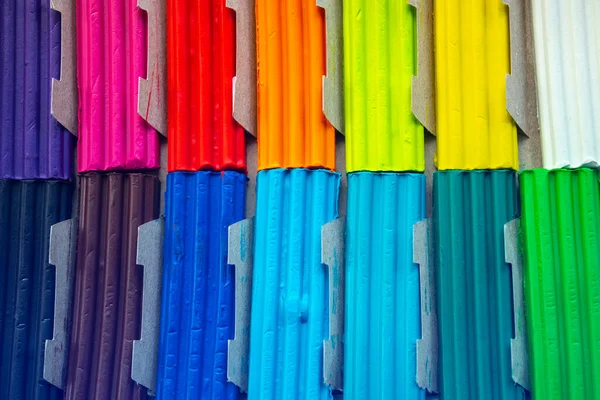 Zestaw Kolorowych Plastikowych Pałeczek Izolowanych Białym Tle Tęczowa Glinka Modelująca — Zdjęcie stockowe