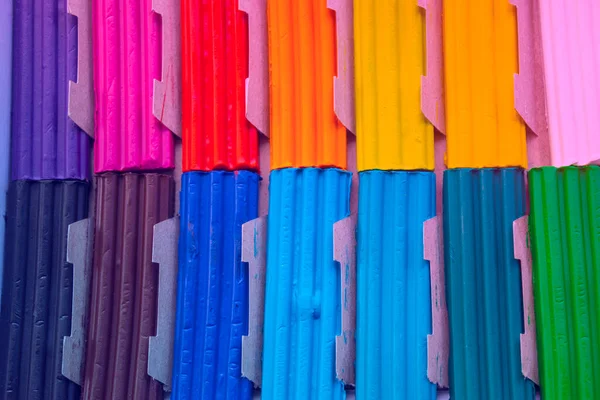 Zestaw Kolorowych Plastikowych Pałeczek Izolowanych Białym Tle Tęczowa Glinka Modelująca — Zdjęcie stockowe