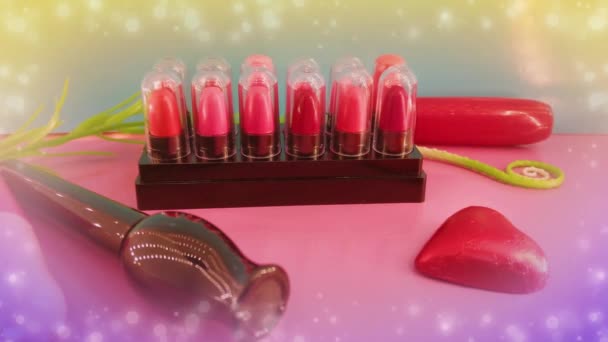 Diferentes Cosméticos Maquillaje Accesorios Fondo Rosa Azul Make Beauty Fashion — Vídeo de stock