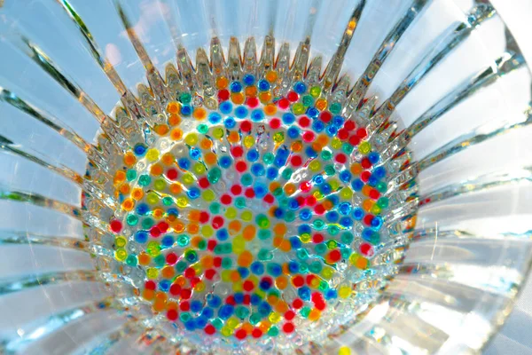 유리잔에 젤리가 색깔의 형형색색의 물갈퀴 꽃이나 장식용으로 — 스톡 사진