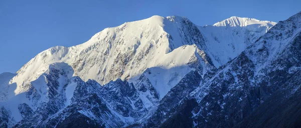 Панорамный Вид Горы Заснеженные Вершины Утренним Светом Путешествие Горы Восхождение — стоковое фото