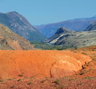 İsrail çölündeki dağ manzarası.