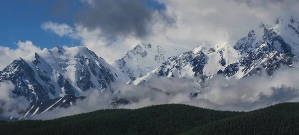 Snow Capped Mountain Peaks Traveling Mountains Climbing Panoramic View — Stock Photo, Image