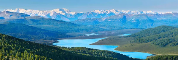 Горная Долина Озером Снежные Вершины Голубое Небо — стоковое фото