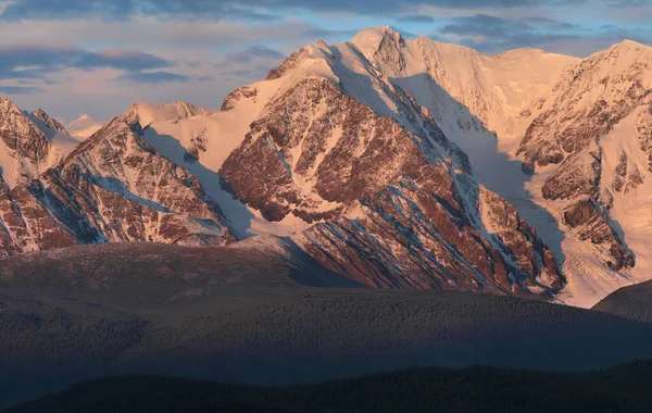 Kar Dağlarında Güzel Gün Batımı — Stok fotoğraf