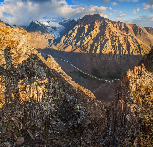 Berggipfel Und Tiefe Schlucht Morgenlicht — Stockfoto