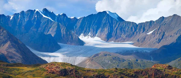 Panoramautsikt Över Bergen Stor Glaciär Steniga Toppar Resa Bergen Bergsklättring — Stockfoto