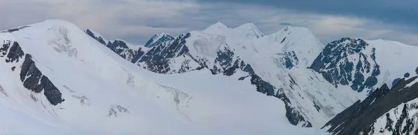 Vista Panoramica Sulle Montagne Cime Innevate Ghiacciai — Foto Stock