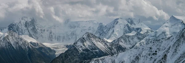 Vue Panoramique Sur Montagne Pics Dans Les Nuages — Photo